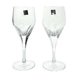 Hoya “Metaphor” 2 Crystal Wine Glasses 6 3/8” 6oz Signed, Bird or Seagull Motif